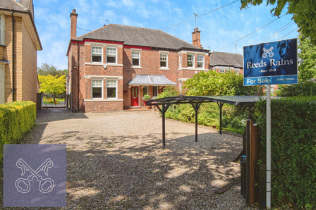 Beverley Road, 4 bedroom Semi Detached House for sale, £450,000
