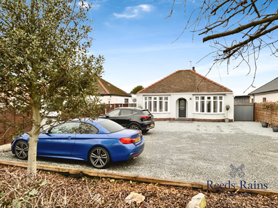 Hull Road, 2 bedroom Detached Bungalow for sale, £350,000