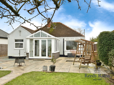 2 bedroom Detached Bungalow for sale