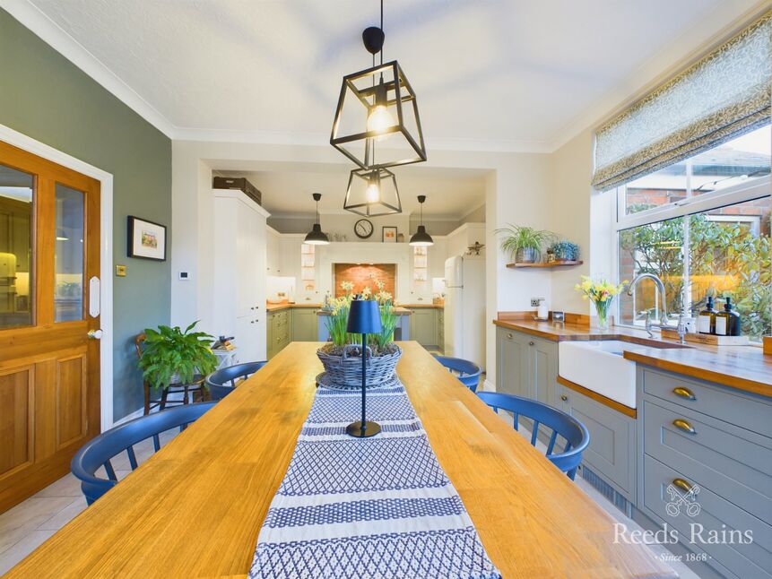 Kitchen / Dining Room