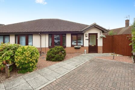 Berkeley Court, 2 bedroom Semi Detached Bungalow for sale, £133,000