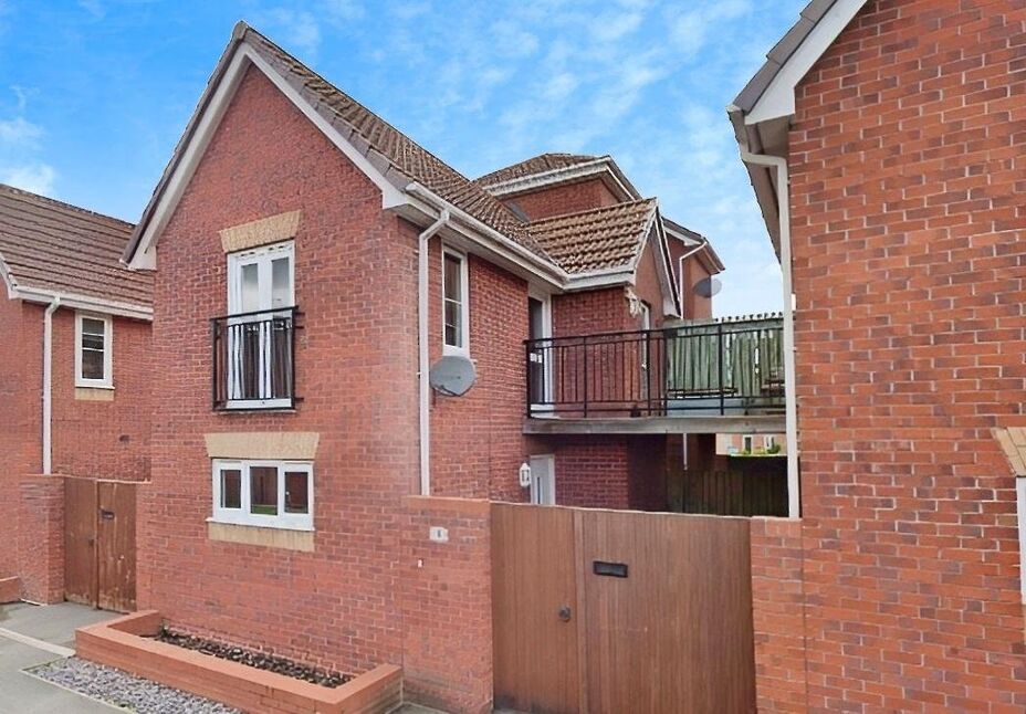 Main image of 1 bedroom Mid Terrace House for sale, Ladybower Way, Kingswood, East Yorkshire, HU7