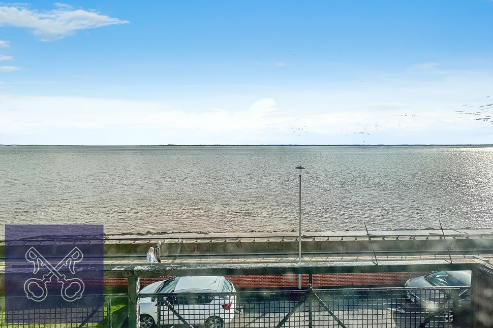 Main image of 2 bedroom  Flat for sale, Axholme Court, Victoria Dock, East Yorkshire, HU9