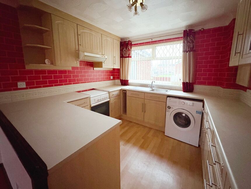 Kitchen / Dining Area