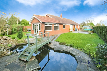 The Green, 4 bedroom Detached Bungalow for sale, £439,950