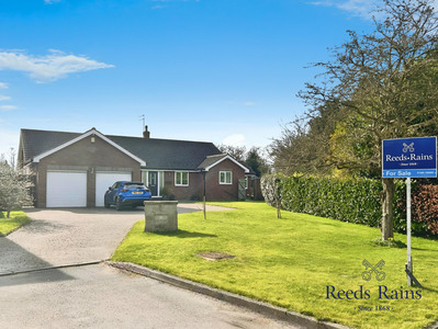 The Green, 4 bedroom Detached Bungalow for sale, £439,950