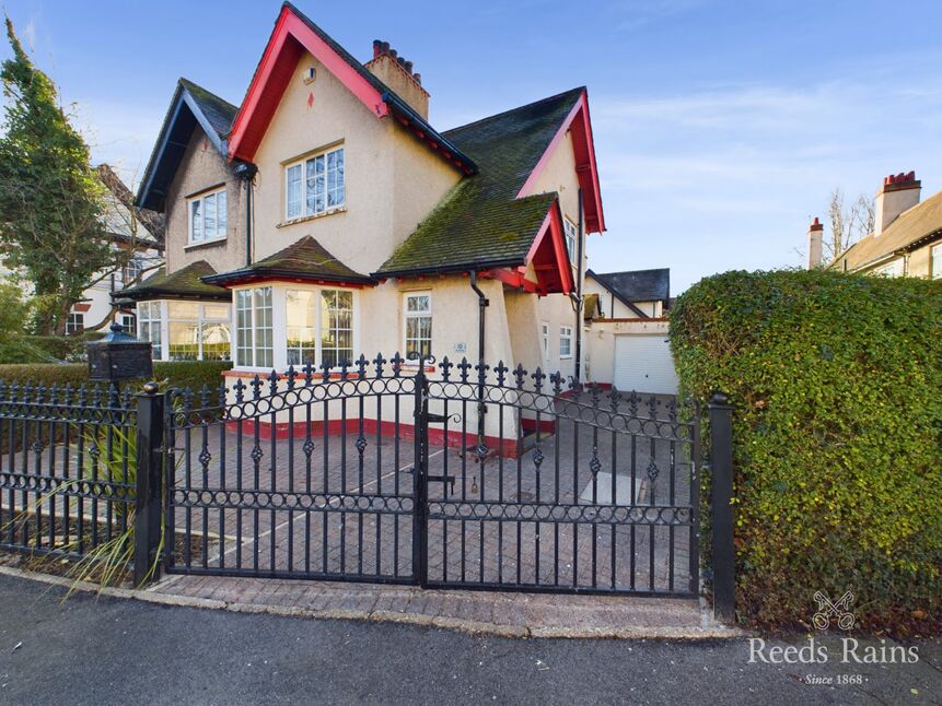 Main image of 2 bedroom Semi Detached House for sale, Lime Tree Avenue, Hull, East Riding of Yorkshire, HU8