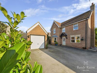 Chapel Fields, 4 bedroom Detached House for sale, £325,000