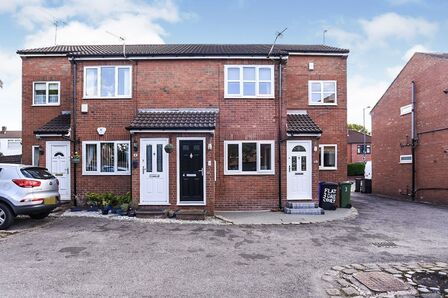 Stockport Road, 2 bedroom  Flat for sale, £110,000