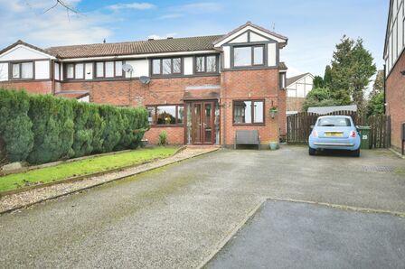 Queenhill Drive, 4 bedroom Semi Detached House for sale, £350,000