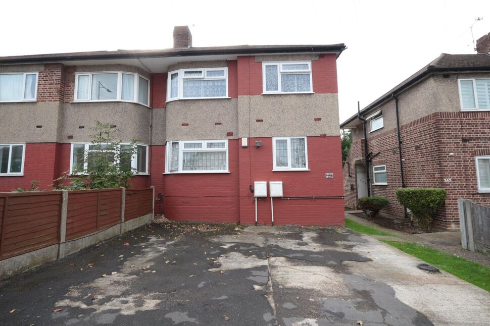 Main image of 2 bedroom  Flat to rent, Fullwell Avenue, Ilford, Essex, IG5