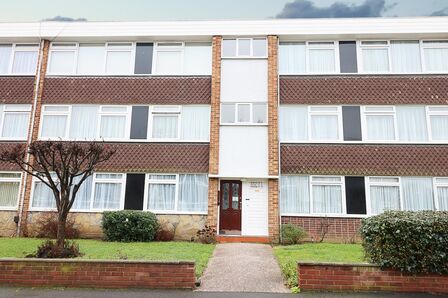 Barton Meadows, 2 bedroom  Flat to rent, £1,700 pcm