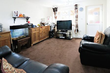 3 bedroom Mid Terrace House for sale