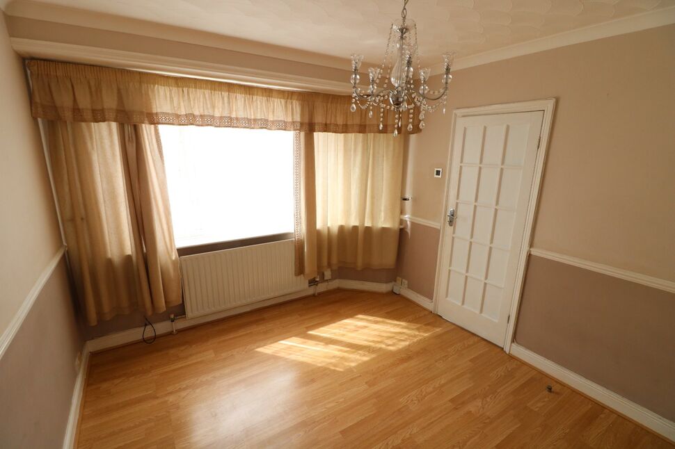 Main image of 4 bedroom Semi Detached House to rent, Rushden Gardens, Ilford, IG5