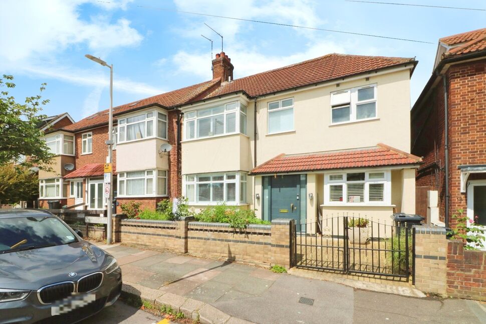 Main image of 5 bedroom Semi Detached House for sale, Oakdale Road, London, E18