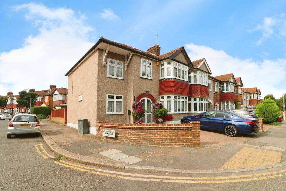 Main image of 5 bedroom End Terrace House for sale, Longwood Gardens, Ilford, IG5