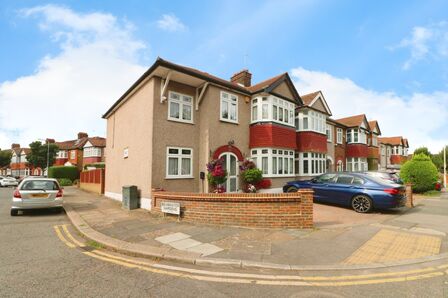 Longwood Gardens, 5 bedroom End Terrace House for sale, £700,000