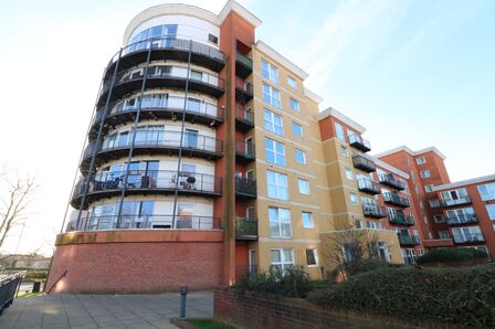 Monarch Way, 2 bedroom  Flat to rent, £1,700 pcm