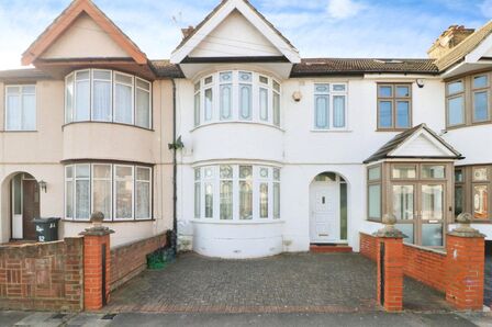 Meadway, 4 bedroom Mid Terrace House for sale, £650,000