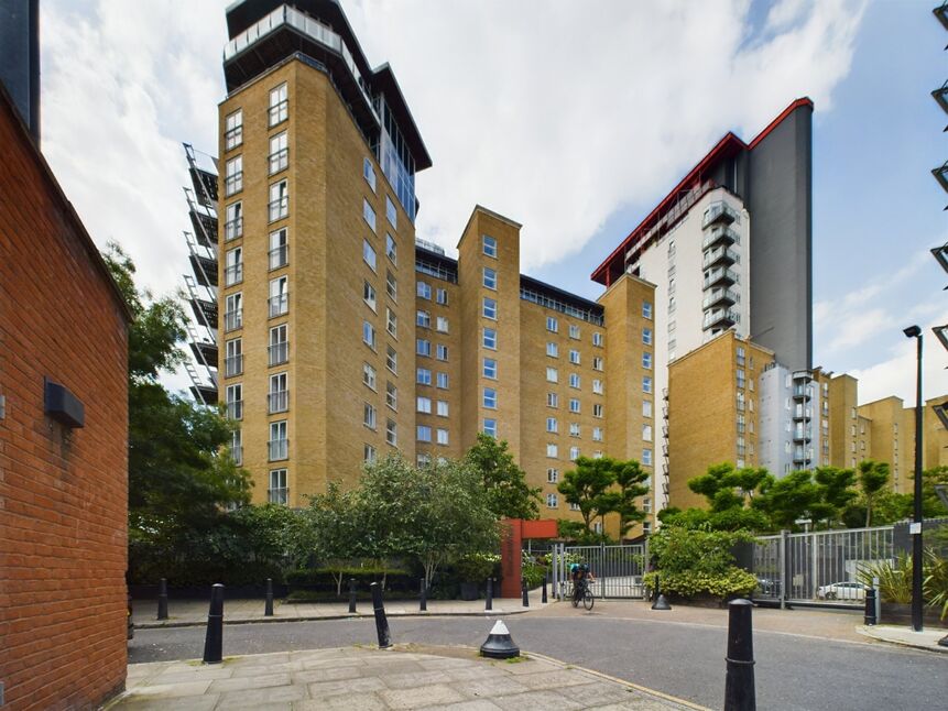 Main image of 2 bedroom  Flat for sale, Hutchings Street, London, E14