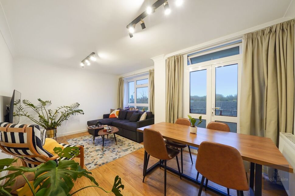 Main image of 1 bedroom  Flat for sale, Howland Estate, London, SE16