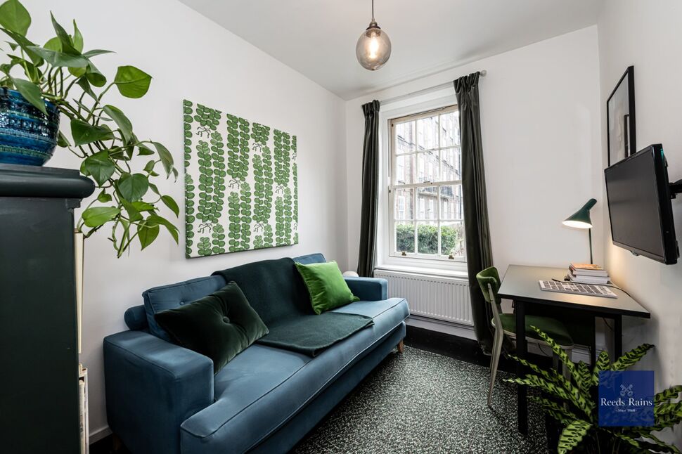 Main image of 2 bedroom  Flat for sale, Davenport House, Walnut Tree Walk, London, SE11