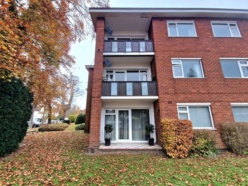 Main image of 2 bedroom  Flat for sale, St. Marys Road, Leamington Spa, Warwickshire, CV31