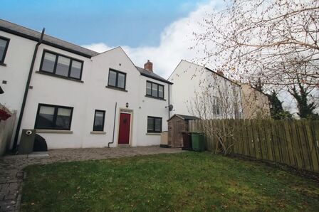 Anahilt Gate, 3 bedroom End Terrace House to rent, £950 pcm