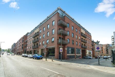 Madison Square, 2 bedroom  Flat for sale, £350,000