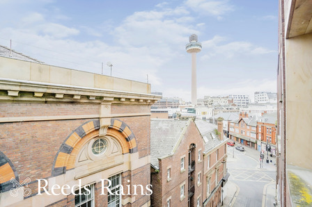 Sir Thomas Street, 1 bedroom  Flat for sale, £95,000