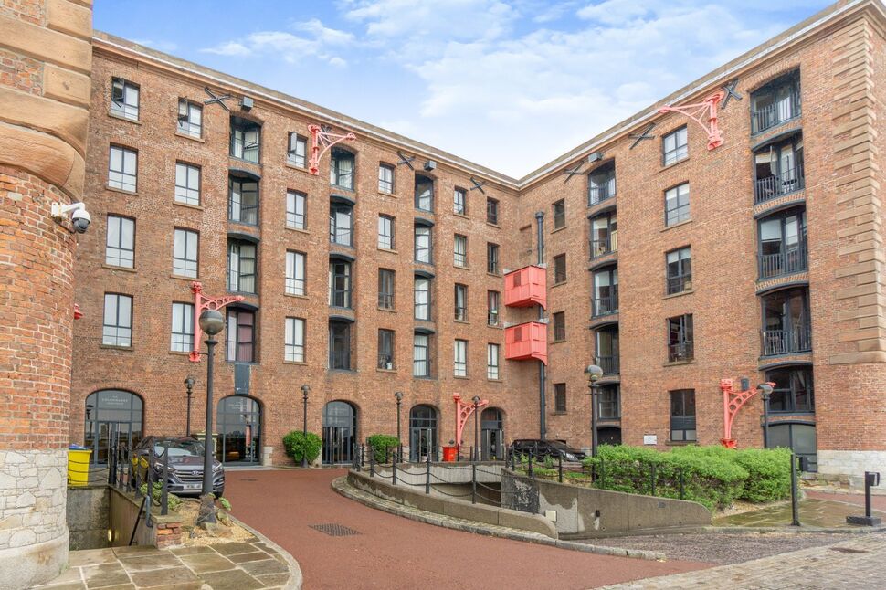 Main image of 2 bedroom  Flat for sale, The Colonnades, Albert Dock, Merseyside, L3