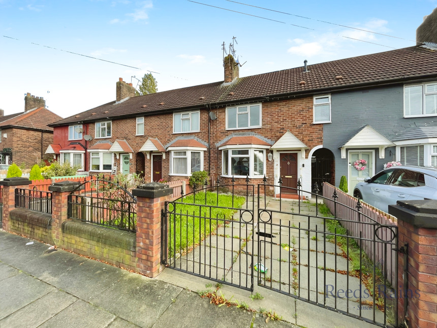 3 bedroom Mid Terrace House for sale