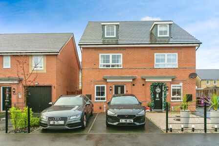 4 bedroom Semi Detached House for sale