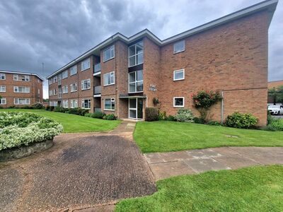 Pine Court, 2 bedroom  Flat to rent, £975 pcm