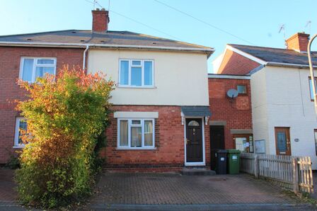 Kennan Avenue, 3 bedroom Semi Detached House to rent, £1,400 pcm