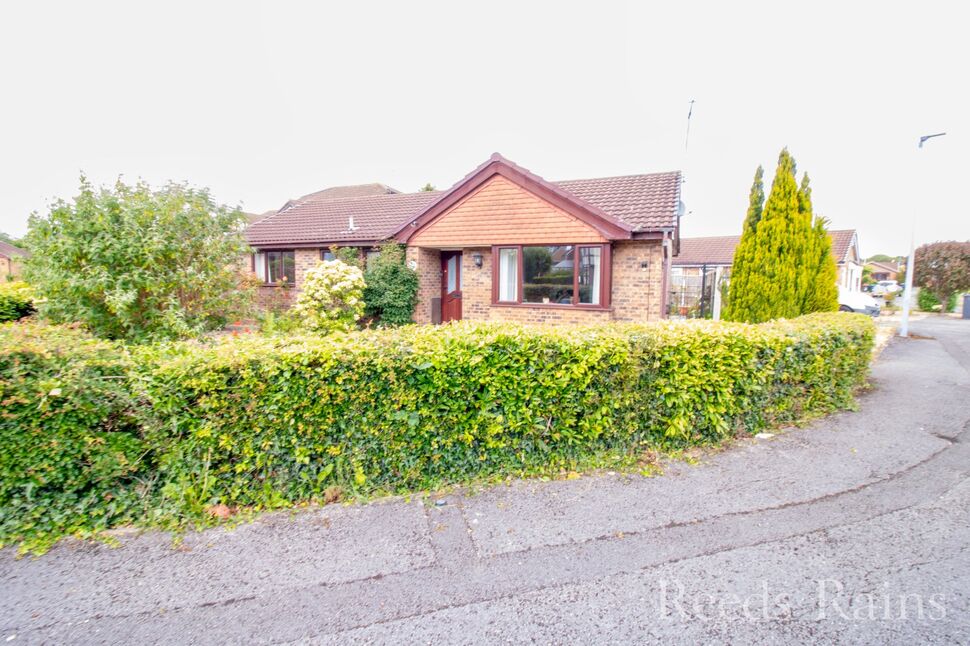 Main image of 3 bedroom Detached Bungalow for sale, Melrose Drive, Great Sutton, Cheshire, CH66