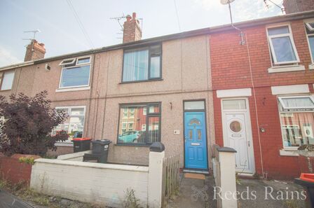 Highfield Road, 2 bedroom Mid Terrace House for sale, £120,000