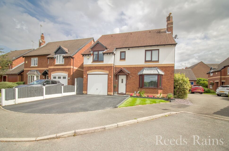 Main image of 5 bedroom Detached House for sale, Lochinver Avenue, Little Sutton, Cheshire, CH66