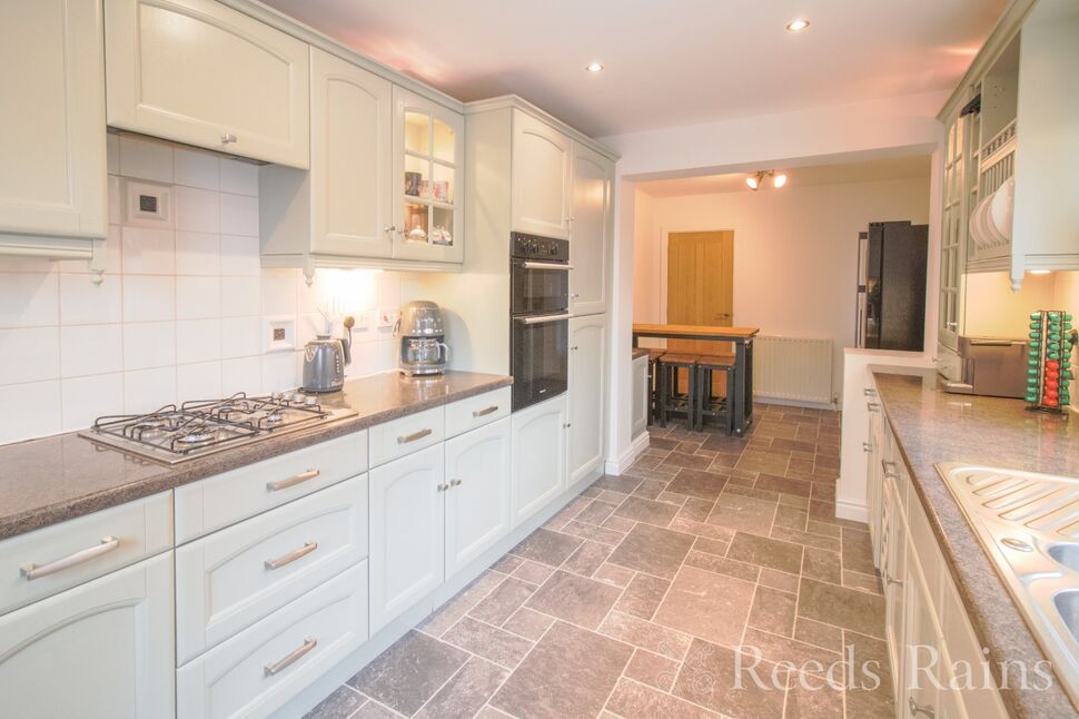 Kitchen / Breakfast Room