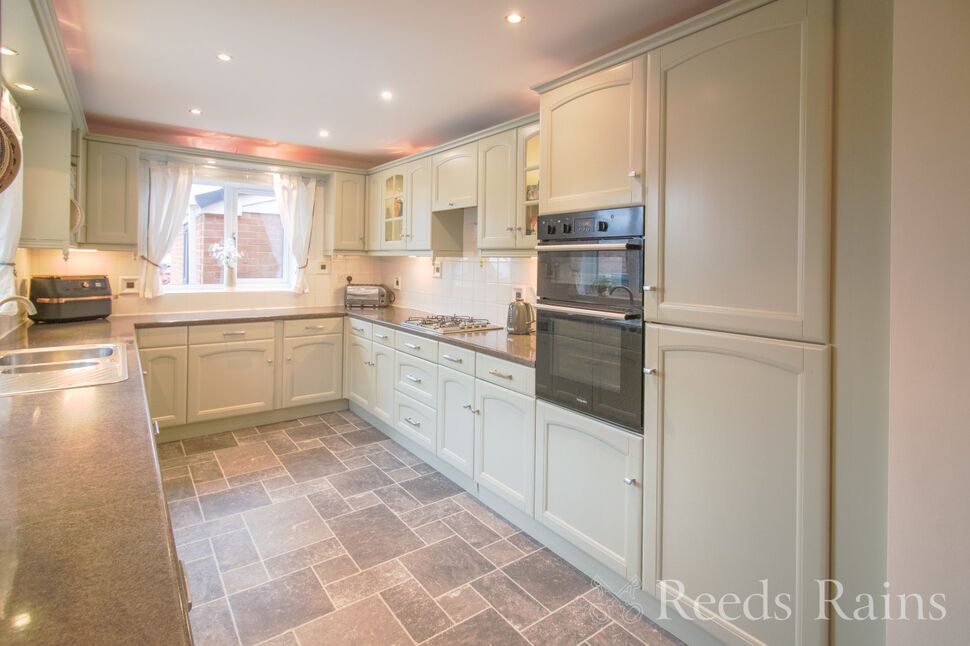 Kitchen / Breakfast Room