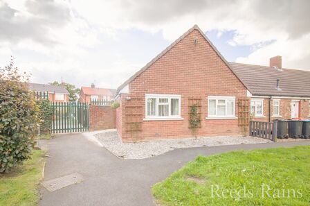 2 bedroom End Terrace Bungalow for sale