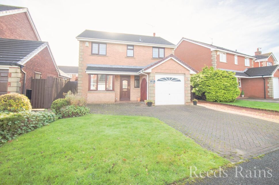 Main image of 4 bedroom Detached House for sale, Linkside Way, Great Sutton, Cheshire, CH66