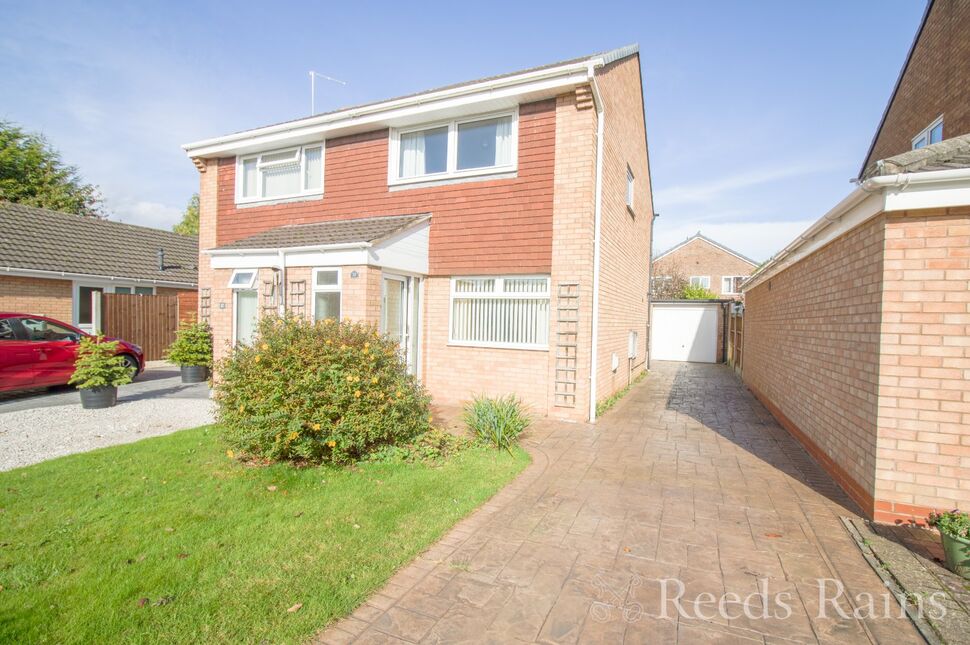 Main image of 2 bedroom Semi Detached House for sale, Yewdale Drive, Whitby, Cheshire, CH66