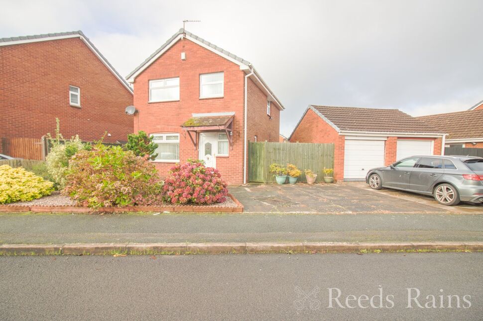 Main image of 4 bedroom Detached House for sale, St. Marks Crescent, Great Sutton, Cheshire, CH66