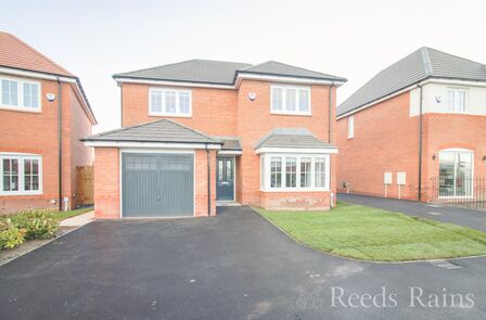 4 bedroom Detached House to rent