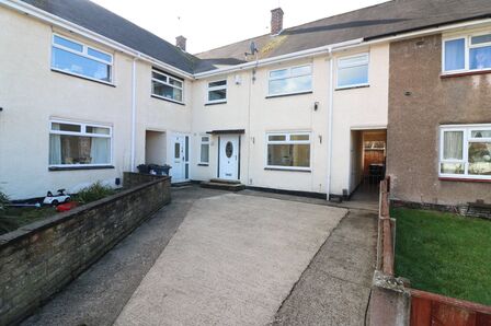 Hardy Close, 4 bedroom Mid Terrace House to rent, £1,050 pcm