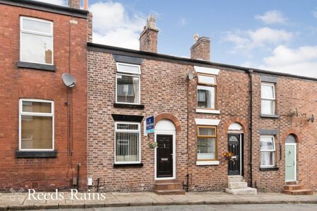 2 bedroom Mid Terrace House for sale