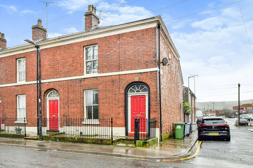 Main image of 2 bedroom End Terrace House to rent, Bridge Street, Macclesfield, Cheshire, SK11