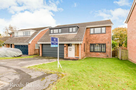 Peterborough Close, 4 bedroom Detached House for sale, £535,000