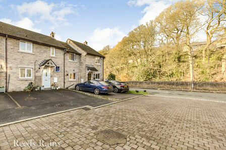 Willowbank Drive, 2 bedroom Mid Terrace House for sale, £325,000